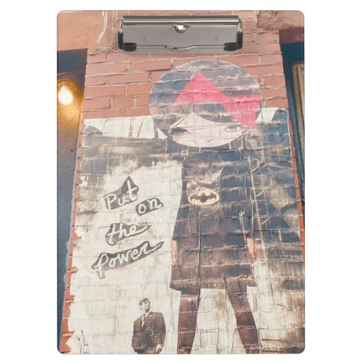 Teenager-Geschenk: New York Street Graffiti Girl Klemmbrett (Vorderseite)