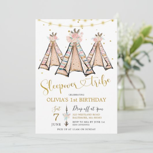 Teepee Pink Floral Girl Sleepover Party Einladung (Stehend Vorderseite)