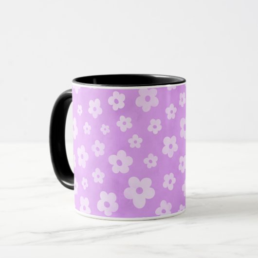 Teetasse aus lila und weißen Blume mit schwarzem G (Vorderseite Links)