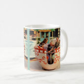 Teetassen der 60er Jahre fahren im Vergnügungspark (VorderseiteRechts)