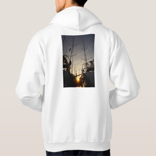 Tegenlicht bij 2 zeilboten in de haven. hoodie (Rückseite)