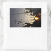 Tegenlicht bij 2 zeilboten in de haven. rechteckiger aufkleber (Tasche)