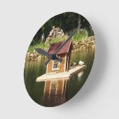 Teich mit Vogelhaus Runde Wanduhr (Winkel)