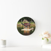 Teich mit Vogelhaus Runde Wanduhr (Zuhause)