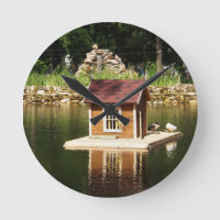 Teich mit Vogelhaus