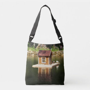 Teich mit Vogelhaus und Bergrutschbahn Tragetaschen Mit Langen Trägern