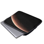 Teil der Mars an der Grenze von Licht und Dunkel. Laptopschutzhülle (Vorne Knopf)
