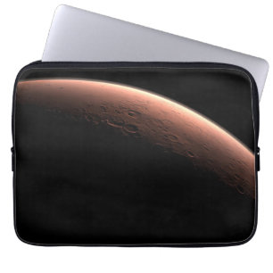 Teil der Mars an der Grenze von Licht und Dunkel. Laptopschutzhülle