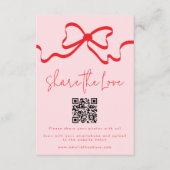 Teilen Sie die Liebe Red Bow Wedding Foto QR Code Begleitkarte (Vorderseite)