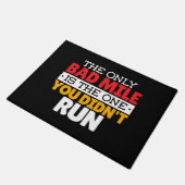 Teilnehmer - Funny Bad Mile Running Zitat Fußmatte (Schrägansicht)