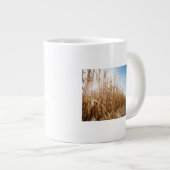 Teils geerntetes Mais-Feld Jumbo-Tasse (Vorderseite Rechts)