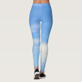 Teilweise wolkig Blue Sky Chic Blue und White Leggings (Rückseite)