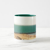 Tel Aviv Strand Zweifarbige Tasse (Mittel)