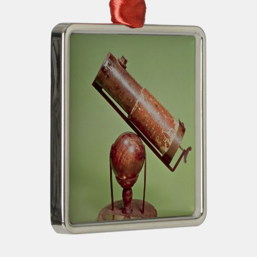 Teleskop, das Sir Isaac Newton 1671 gehört Silbernes Ornament (Rechts)