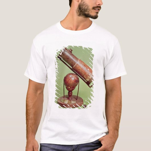 Teleskop, das Sir Isaac Newton 1671 gehört T-Shirt (Vorderseite)
