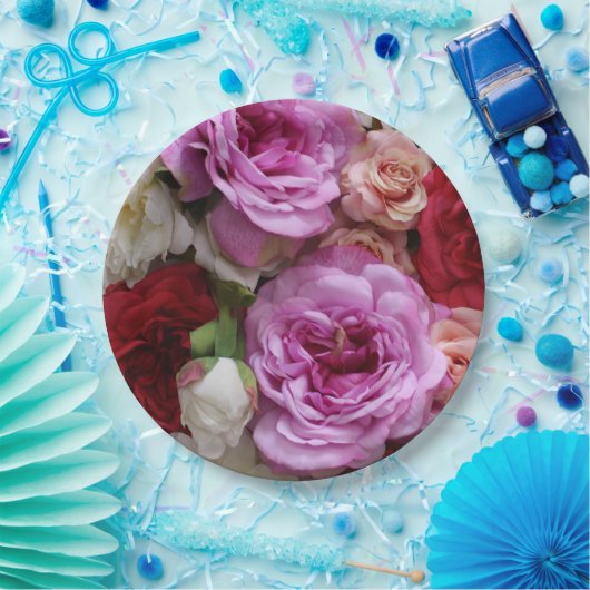 Teller aus Blumenpapier mit Rose und Pfannkuchen (Party)