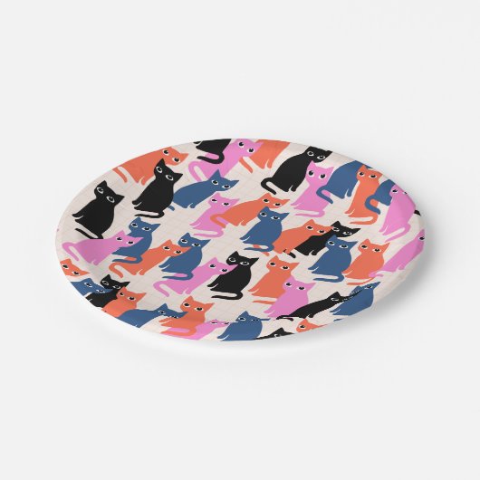 Teller aus Katzen (Schrägansicht)