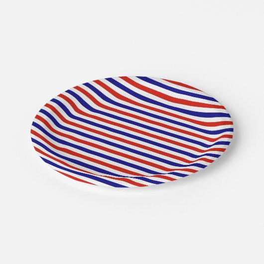 Teller aus rotem weißem gestrichenem blauem Streif (Schrägansicht)