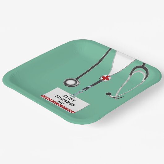 Teller der Medical School Graduation Party (Gewinkelt)