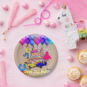 Teller, glücklich zum Geburtstag über dem Hügel Pappteller (Party)