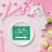 Teller mit den Fahrtrichtungen nach dem Pfeil (Party)