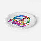 Teller mit farbigen Friedenssymbol (Schrägansicht)