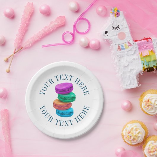 Teller mit farbigen Makaronen, zeichnend (Party)