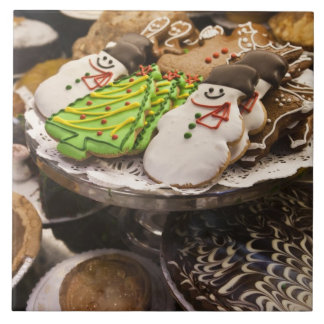 Teller mit frischen Weihnachtsplätzchen Fliese
