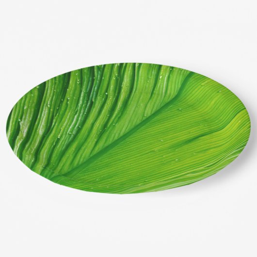 Teller mit Leaf-Mustern (Schrägansicht)