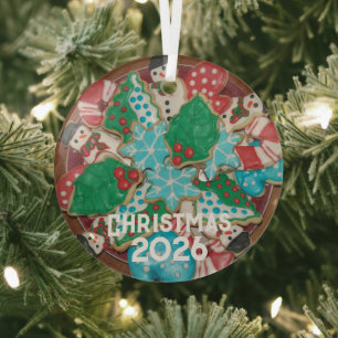 Teller mit verzierten Weihnachts-Zuckerkeksen in A Ornament Aus Glas