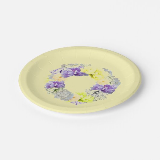 Teller von Blumenblättern in gemischten Farben (Schrägansicht)