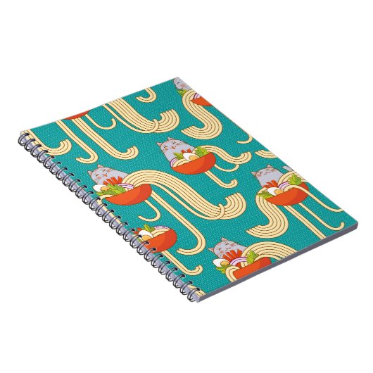 Teller von Nudeln und lustigen Katzen. Nudeln mit  Notizblock (Rechte Seite)