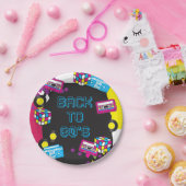 Teller von Papierdokumenten aus dem Party der 1980 (Party)