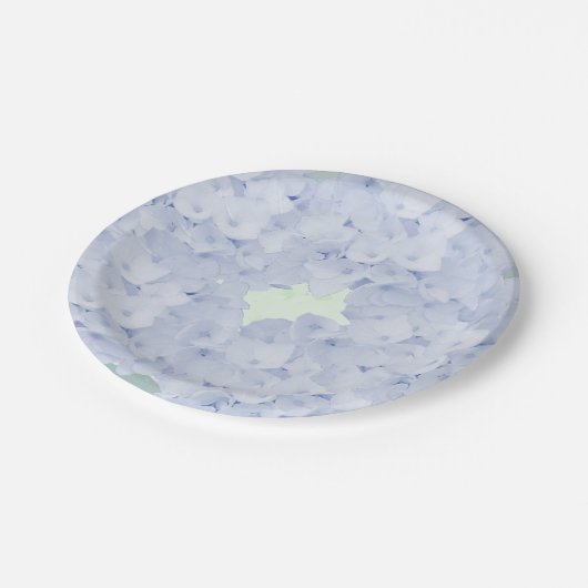 Teller von weichem Pastell Hydrangeas (Schrägansicht)