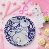 Teller zum Blumendesign in Blau und Weißkaninchen (Party)