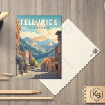 Telluride Colorado Kunstvoll wandern Vintag Postkarte<br><div class="desc">Telluride Retrovektor-Reise-Design in einem Emblem-Stil. Telluride,  eine ehemalige Viktorianische Bergbaustadt in den Rocky Mountains von Colorado,  ist ein Set in einem Kastenschlucht inmitten von bewaldeten Gipfeln am Fuße eines beliebten Ski- und Golfplatzes.</div>