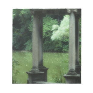 Tempel der Liebe an den alten Westbury Gärten Notizblock