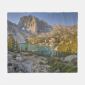Tempel-Felsspitze und zweiter See Fleecedecke (Vorderseite (Horizontal))