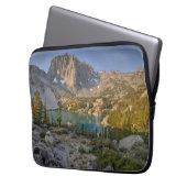 Tempel-Felsspitze und zweiter See Laptopschutzhülle (Vorderseite Links)
