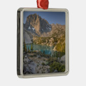 Tempel-Felsspitze und zweiter See Ornament Aus Metall (Rechts)