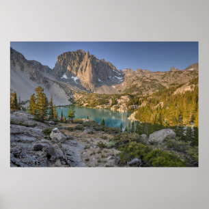 Tempel-Felsspitze und zweiter See Poster