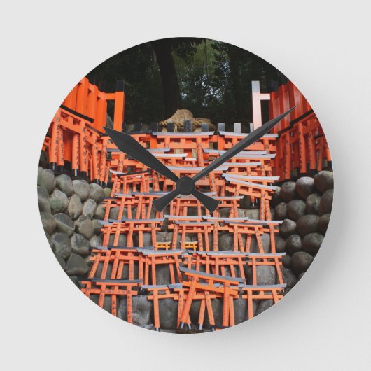 Temple Stone Far East Runde Wanduhr (Vorderseite)