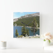 Tenaya Lake on Yosemite National Park Quadratische Wanduhr (Zuhause)