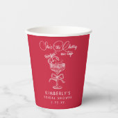 Tendenzrot Sie ist die Kirsche auf dem Sahnehäubch Pappbecher (Vorderseite)