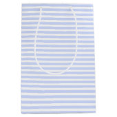 Tender Baby Blue Pale Sky Blue and White Stripe Mittlere Geschenktüte (Vorderseite)