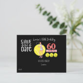 Tennis 60. Geburtstag für Frauenspieler Einladungspostkarte (Stehend Vorderseite)