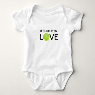 Tennis-Baby Onsie, den es mit Liebe beginnt Baby Strampler