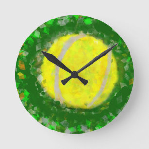 Tennis ball rests on the grass runde wanduhr