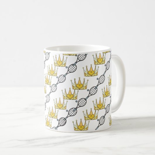 Tennis Balls Rackets und Crowns Royal Pattern Kaffeetasse (VorderseiteRechts)