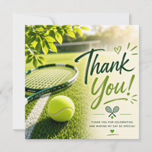 Tennis Dankeskarten-Schläger und Ball auf dem Spie Dankeskarte